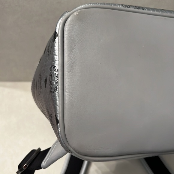 MCM Trilogie Backpack in Berlin Silver ~ size 37 - Picture 10 of 14